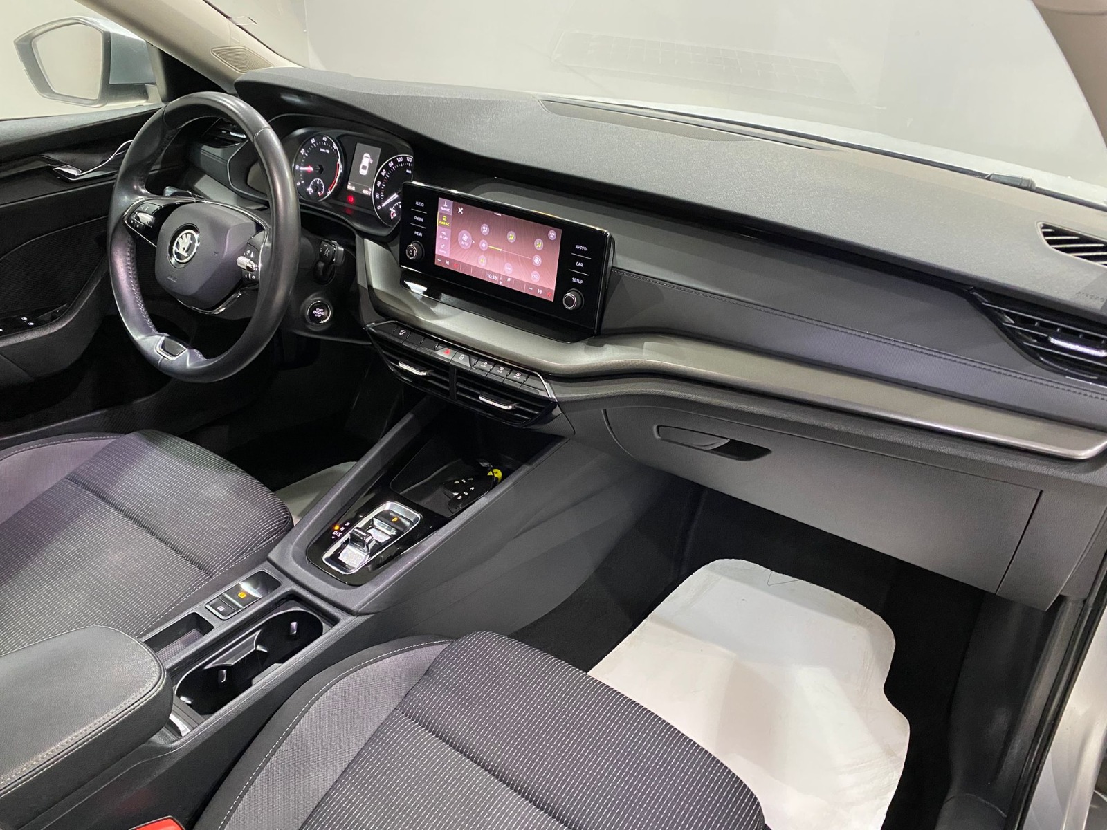 2022 Hybrid Otomatik Skoda Octavia Gümüş Gri Gürel Tasarım Aksesuar Otomotiv San. Tic. Ltd. Şti.