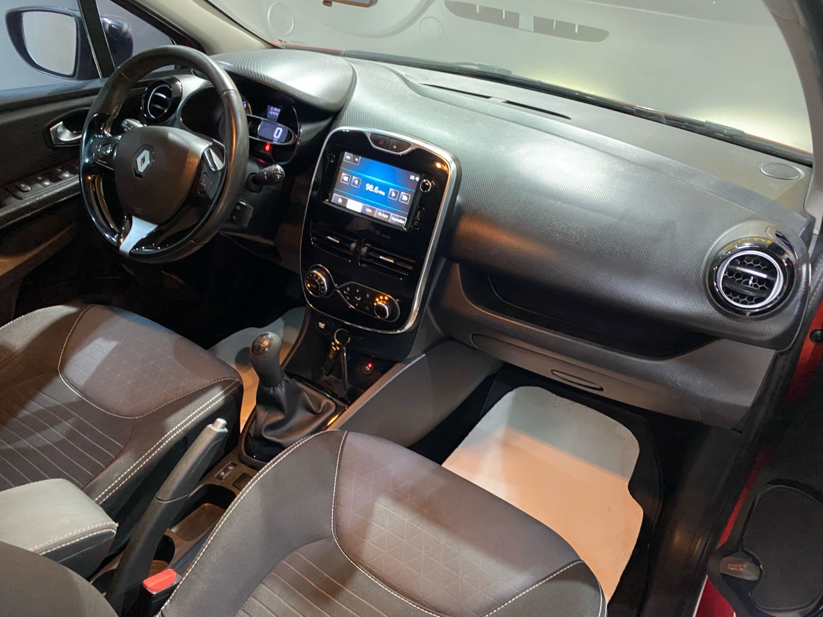2015 Benzin + LPG Manuel Renault Clio Kırmızı Gürel Tasarım Aksesuar Otomotiv San. Tic. Ltd. Şti.
