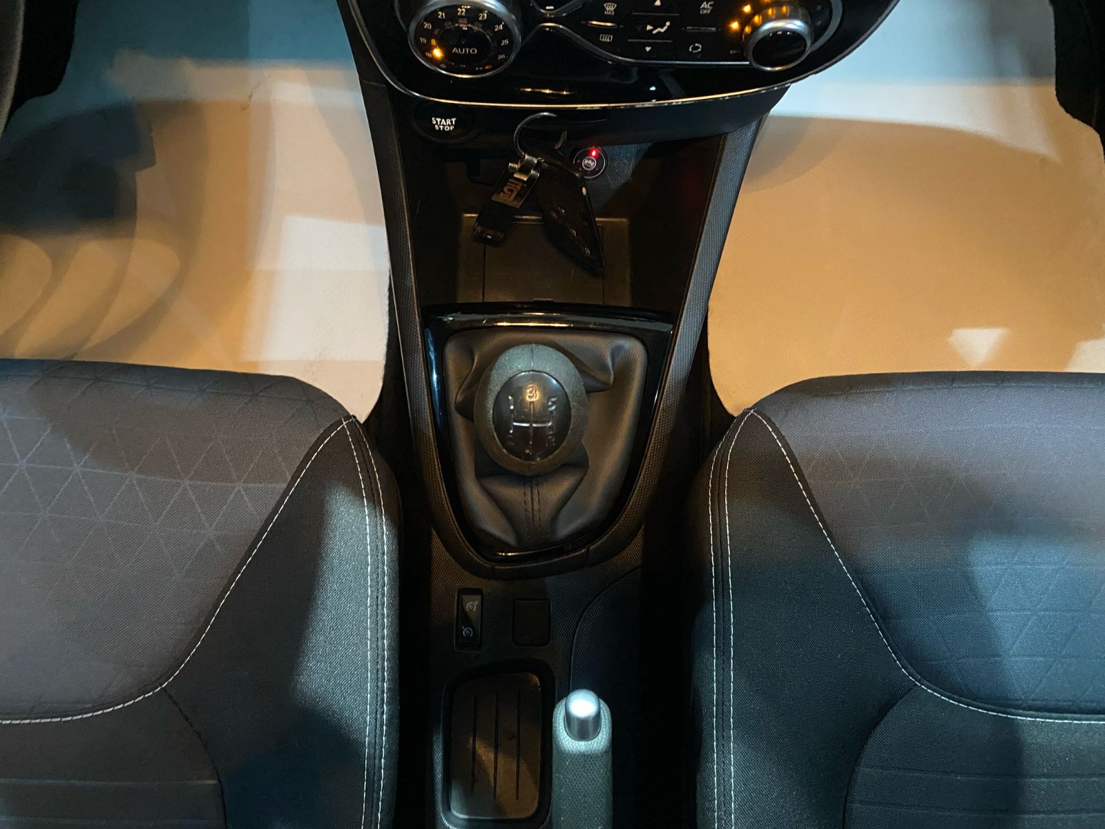 2015 Benzin + LPG Manuel Renault Clio Kırmızı Gürel Tasarım Aksesuar Otomotiv San. Tic. Ltd. Şti.