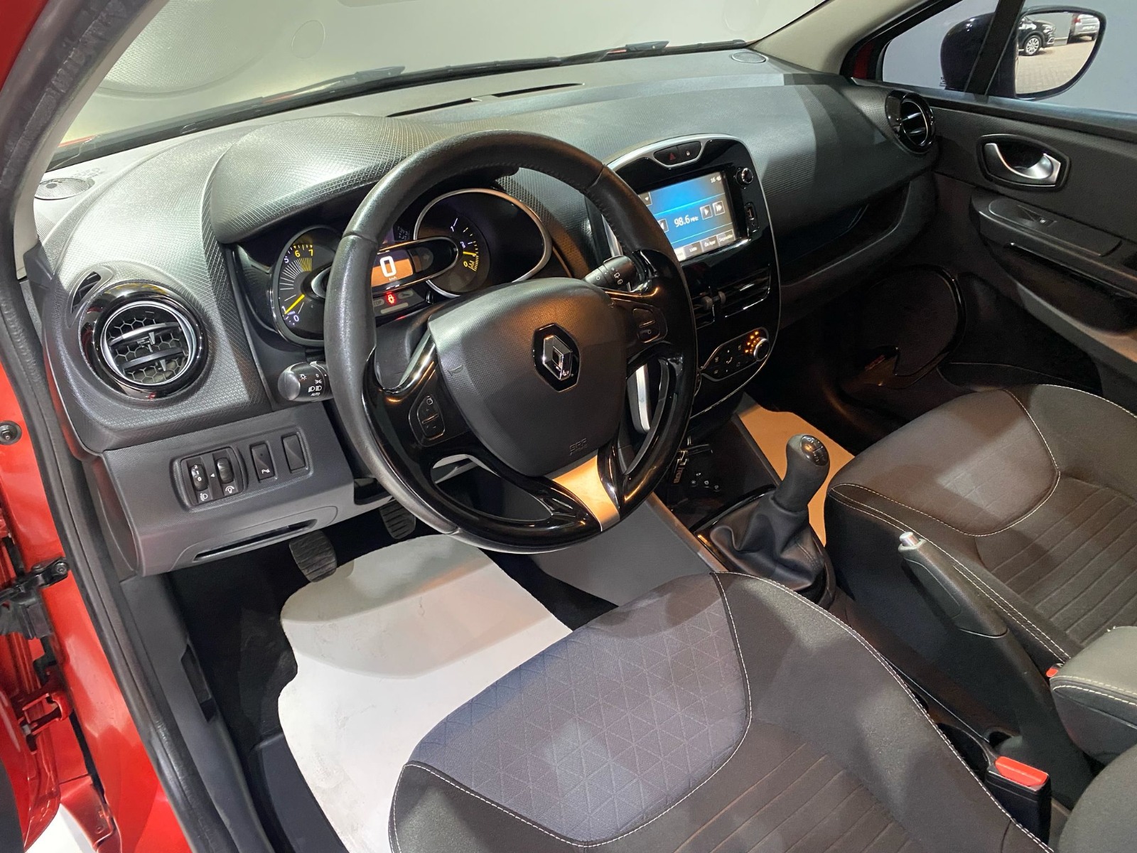 2015 Benzin + LPG Manuel Renault Clio Kırmızı Gürel Tasarım Aksesuar Otomotiv San. Tic. Ltd. Şti.