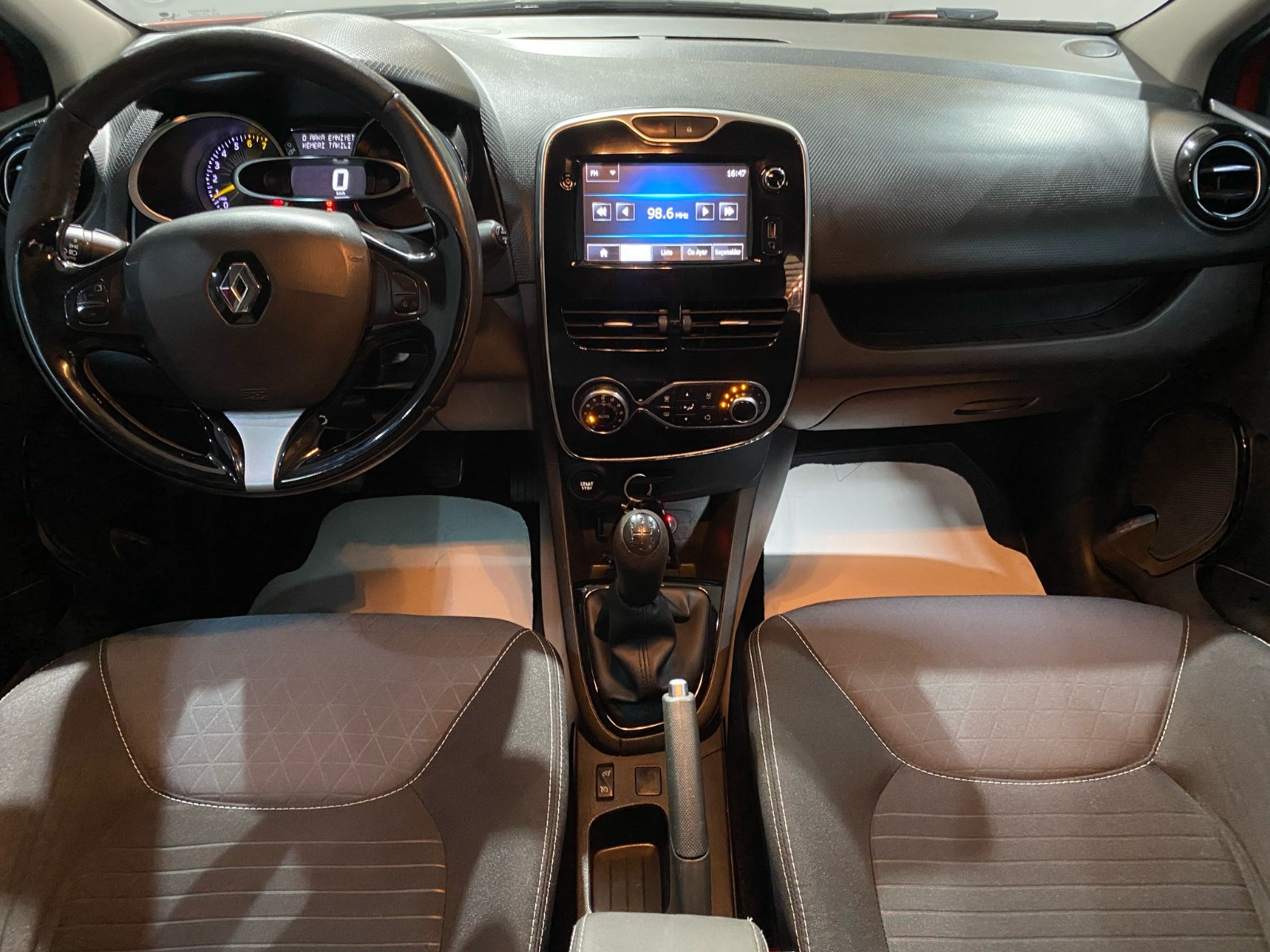 2015 Benzin + LPG Manuel Renault Clio Kırmızı Gürel Tasarım Aksesuar Otomotiv San. Tic. Ltd. Şti.