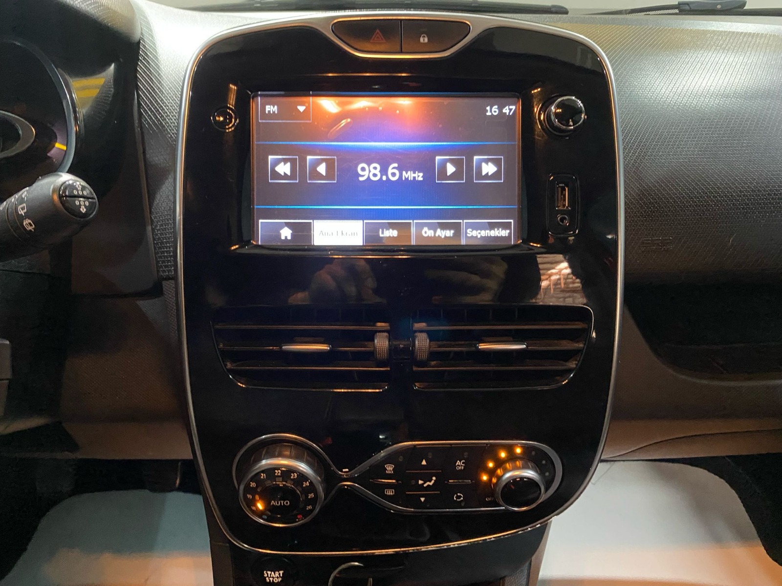 2015 Benzin + LPG Manuel Renault Clio Kırmızı Gürel Tasarım Aksesuar Otomotiv San. Tic. Ltd. Şti.