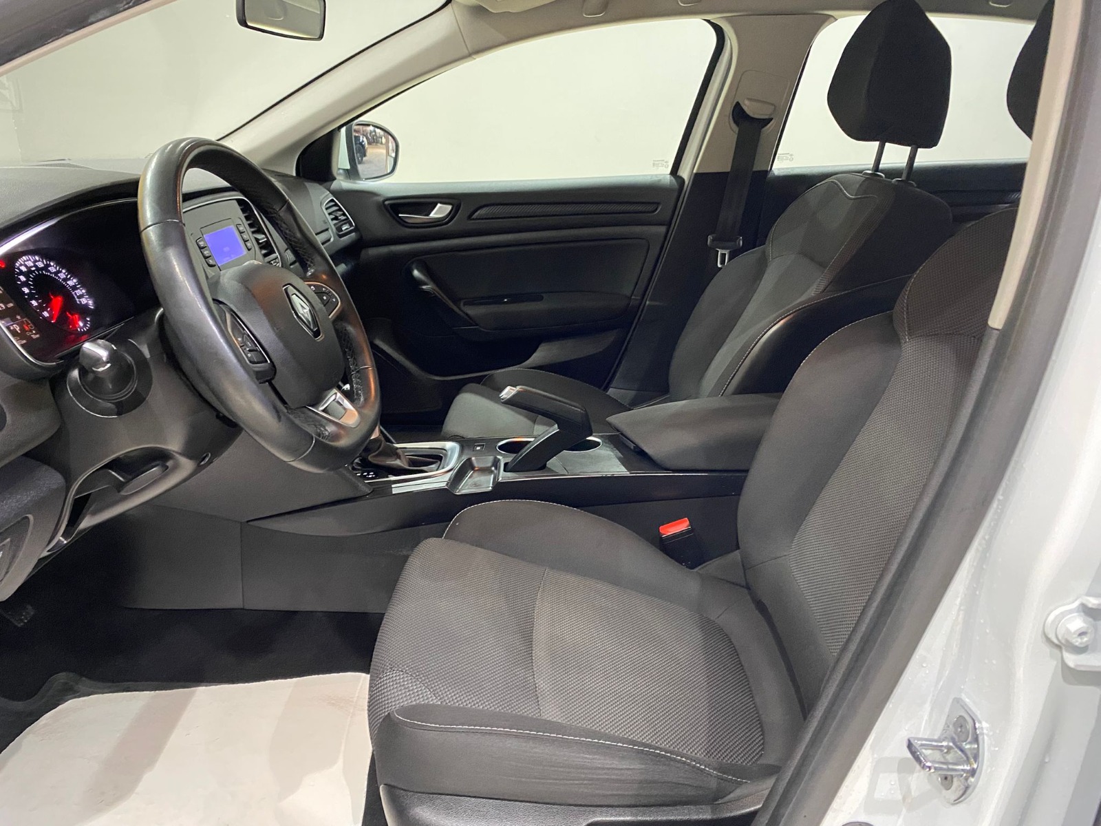 2022 Benzin Otomatik Renault Megane Beyaz Gürel Tasarım Aksesuar Otomotiv San. Tic. Ltd. Şti.