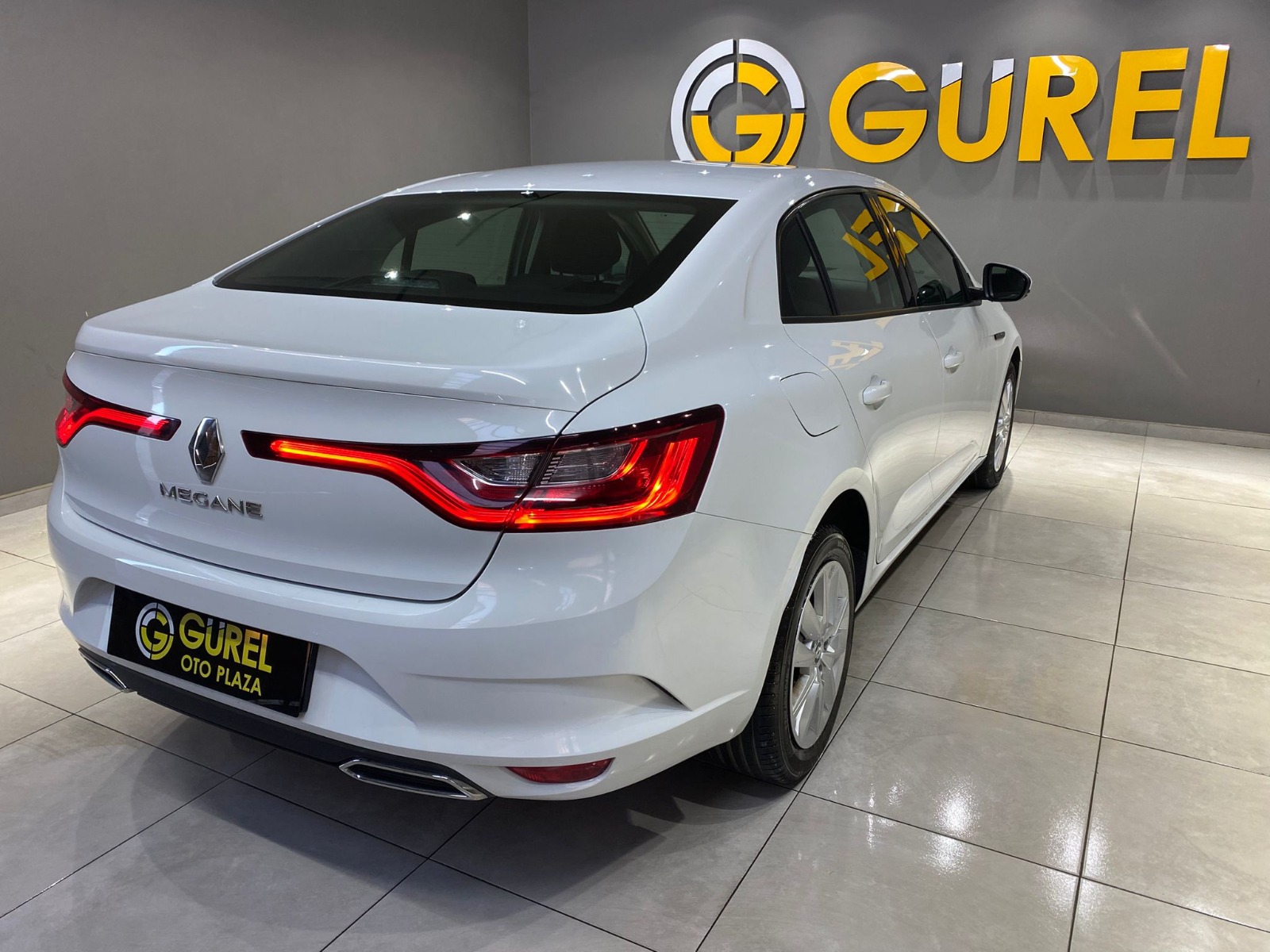 2022 Benzin Otomatik Renault Megane Beyaz Gürel Tasarım Aksesuar Otomotiv San. Tic. Ltd. Şti.