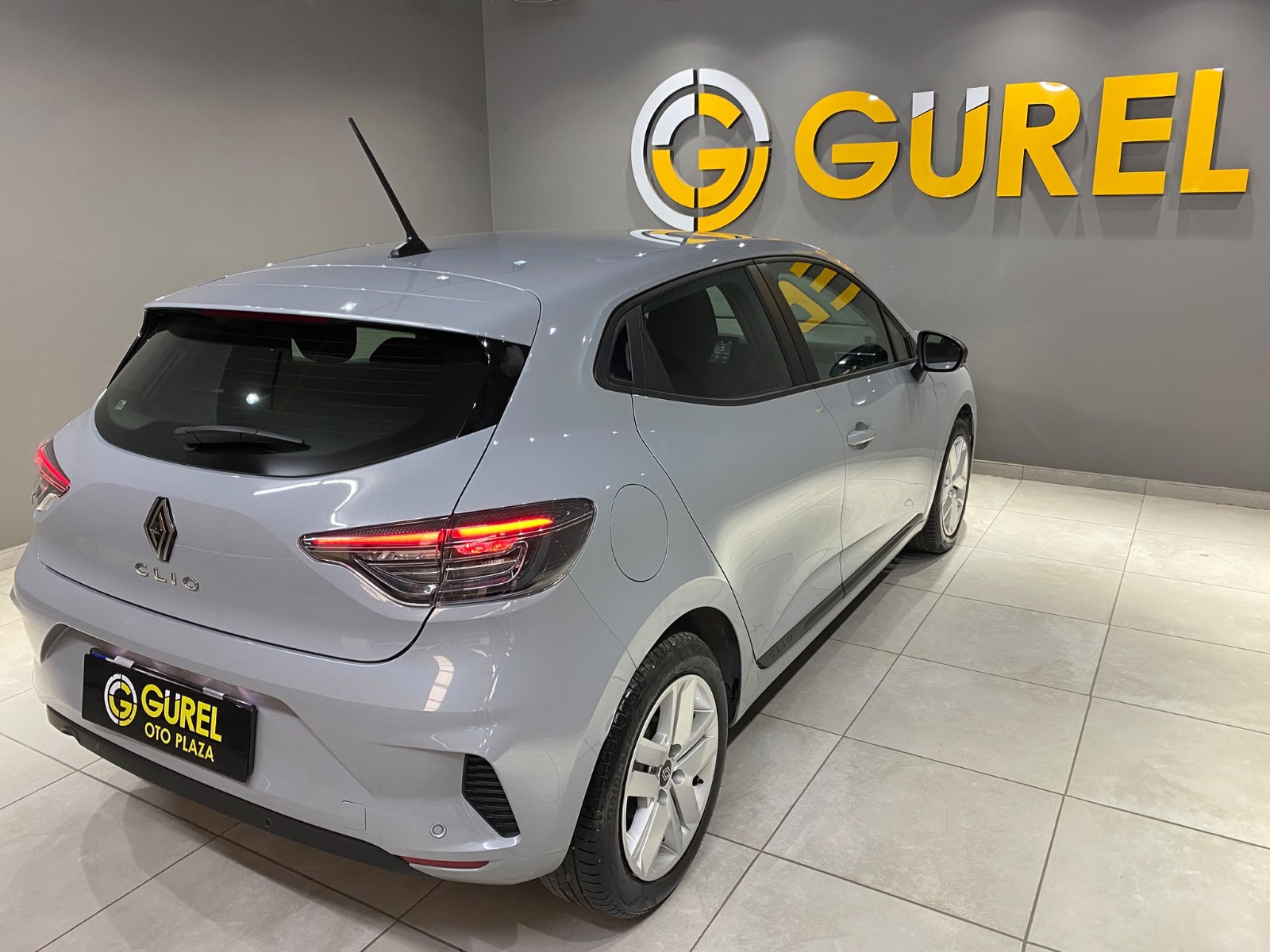 2026 Benzin Otomatik Renault Clio Gri Gürel Tasarım Aksesuar Otomotiv San. Tic. Ltd. Şti.