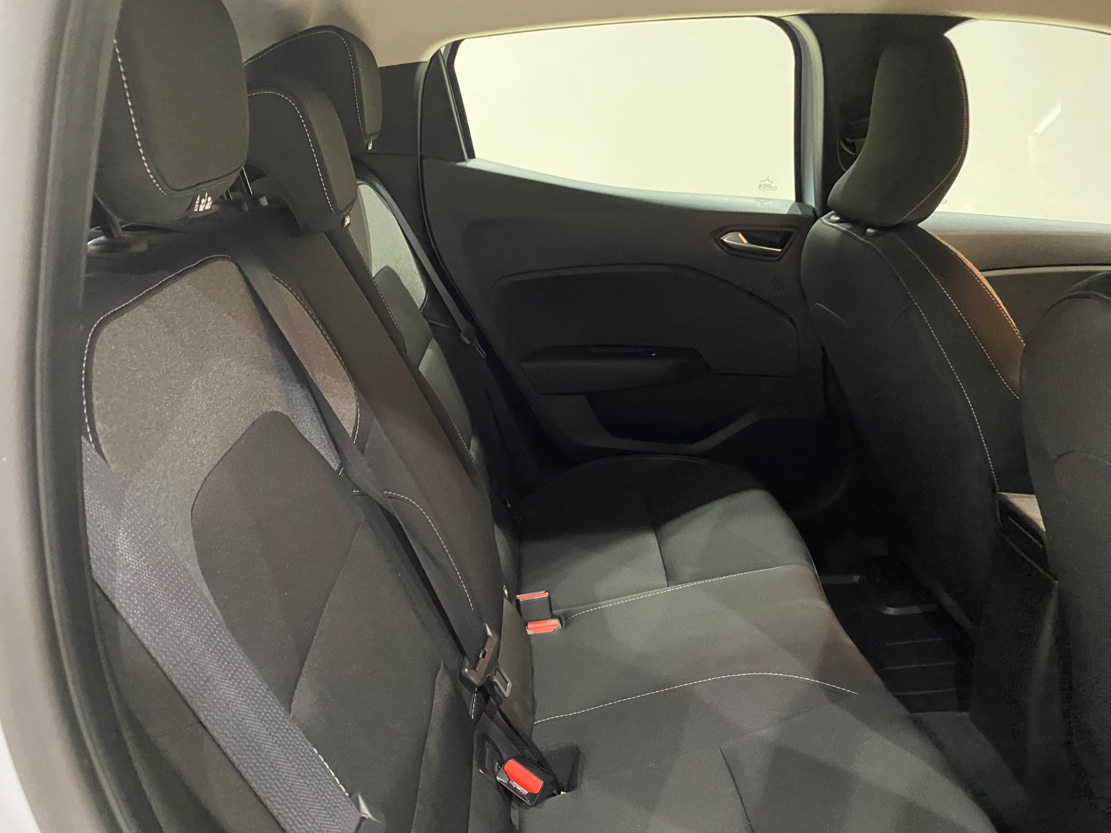 2026 Benzin Otomatik Renault Clio Gri Gürel Tasarım Aksesuar Otomotiv San. Tic. Ltd. Şti.