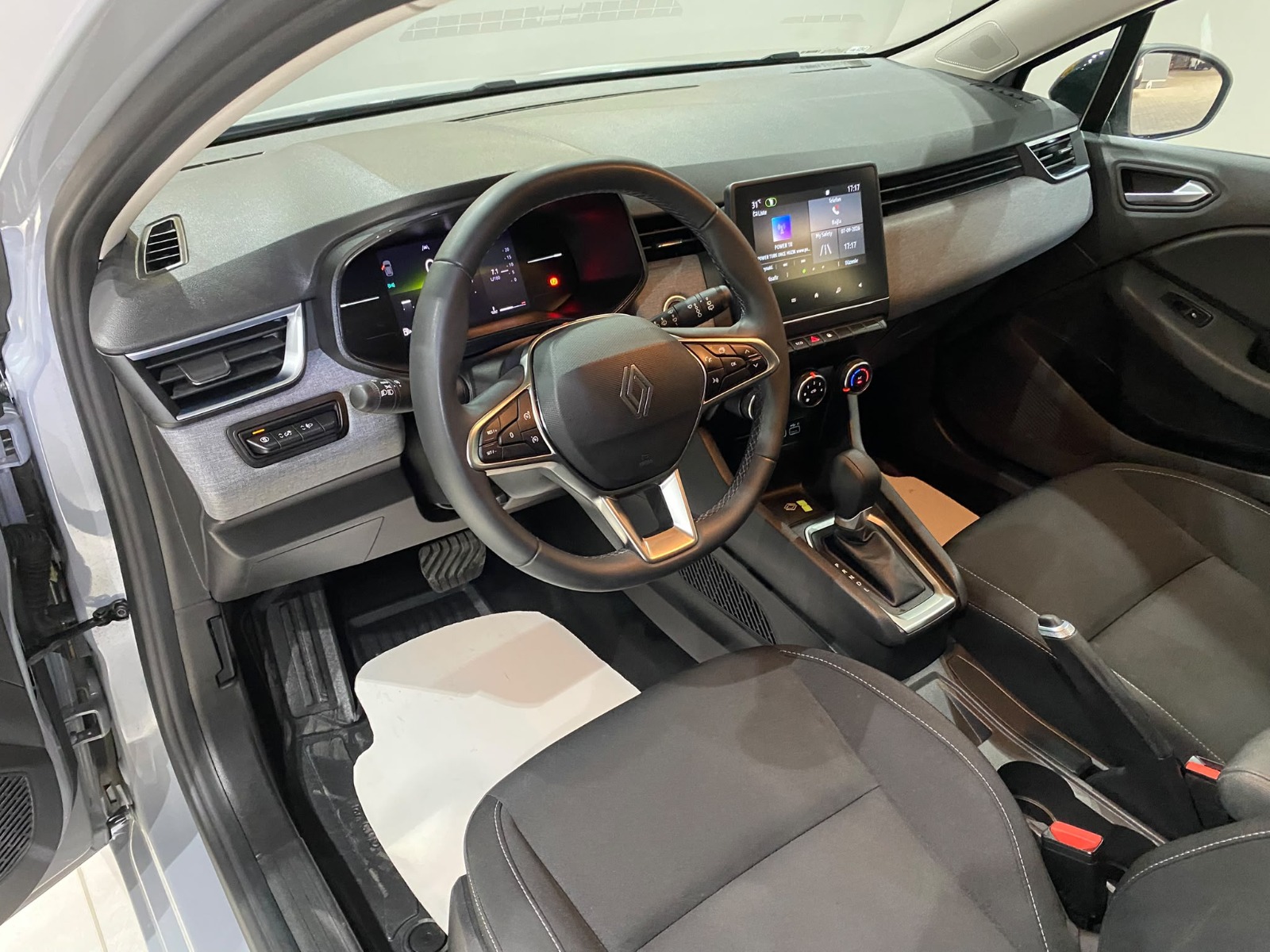 2026 Benzin Otomatik Renault Clio Gri Gürel Tasarım Aksesuar Otomotiv San. Tic. Ltd. Şti.