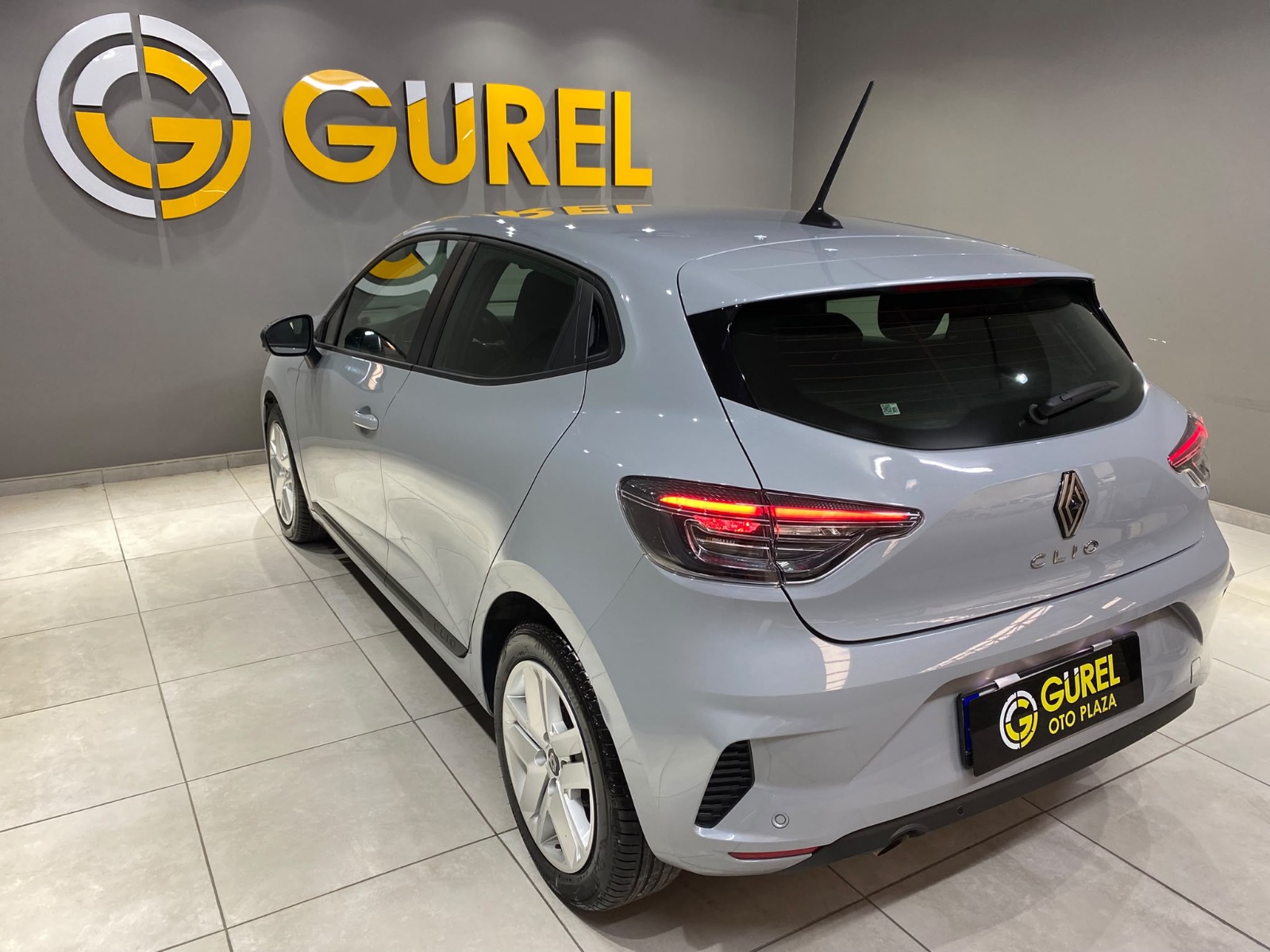 2026 Benzin Otomatik Renault Clio Gri Gürel Tasarım Aksesuar Otomotiv San. Tic. Ltd. Şti.