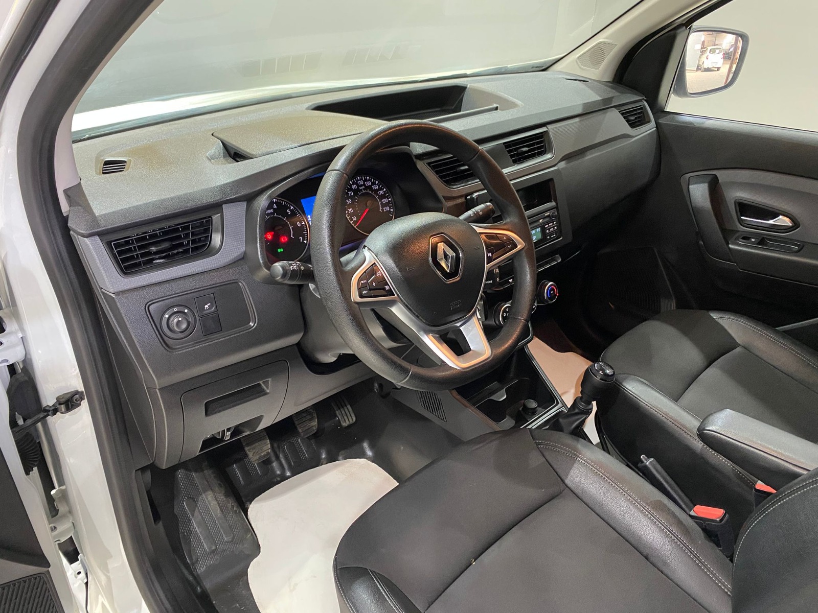 2023 Dizel Manuel Renault Express Van Beyaz Gürel Tasarım Aksesuar Otomotiv San. Tic. Ltd. Şti.