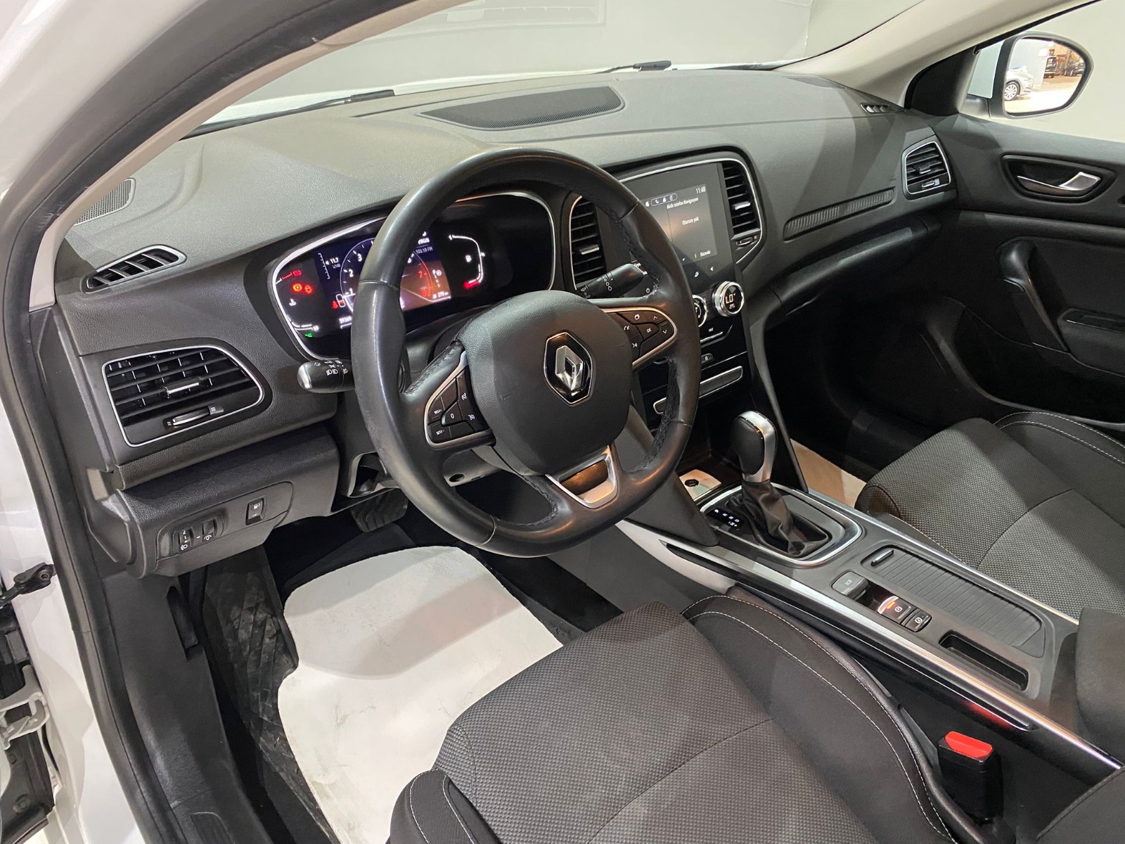 2023 Benzin Otomatik Renault Megane Beyaz Gürel Tasarım Aksesuar Otomotiv San. Tic. Ltd. Şti.