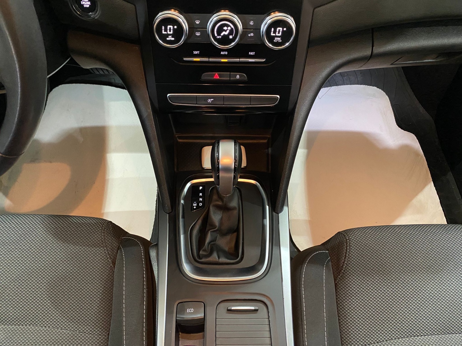 2023 Benzin Otomatik Renault Megane Beyaz Gürel Tasarım Aksesuar Otomotiv San. Tic. Ltd. Şti.