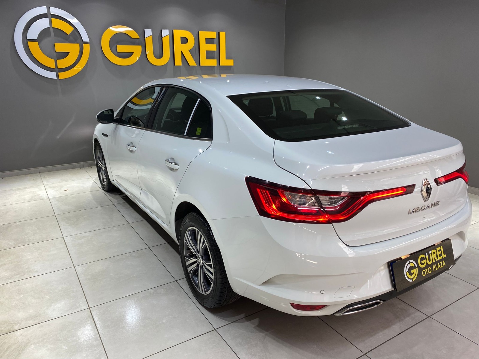 2023 Benzin Otomatik Renault Megane Beyaz Gürel Tasarım Aksesuar Otomotiv San. Tic. Ltd. Şti.