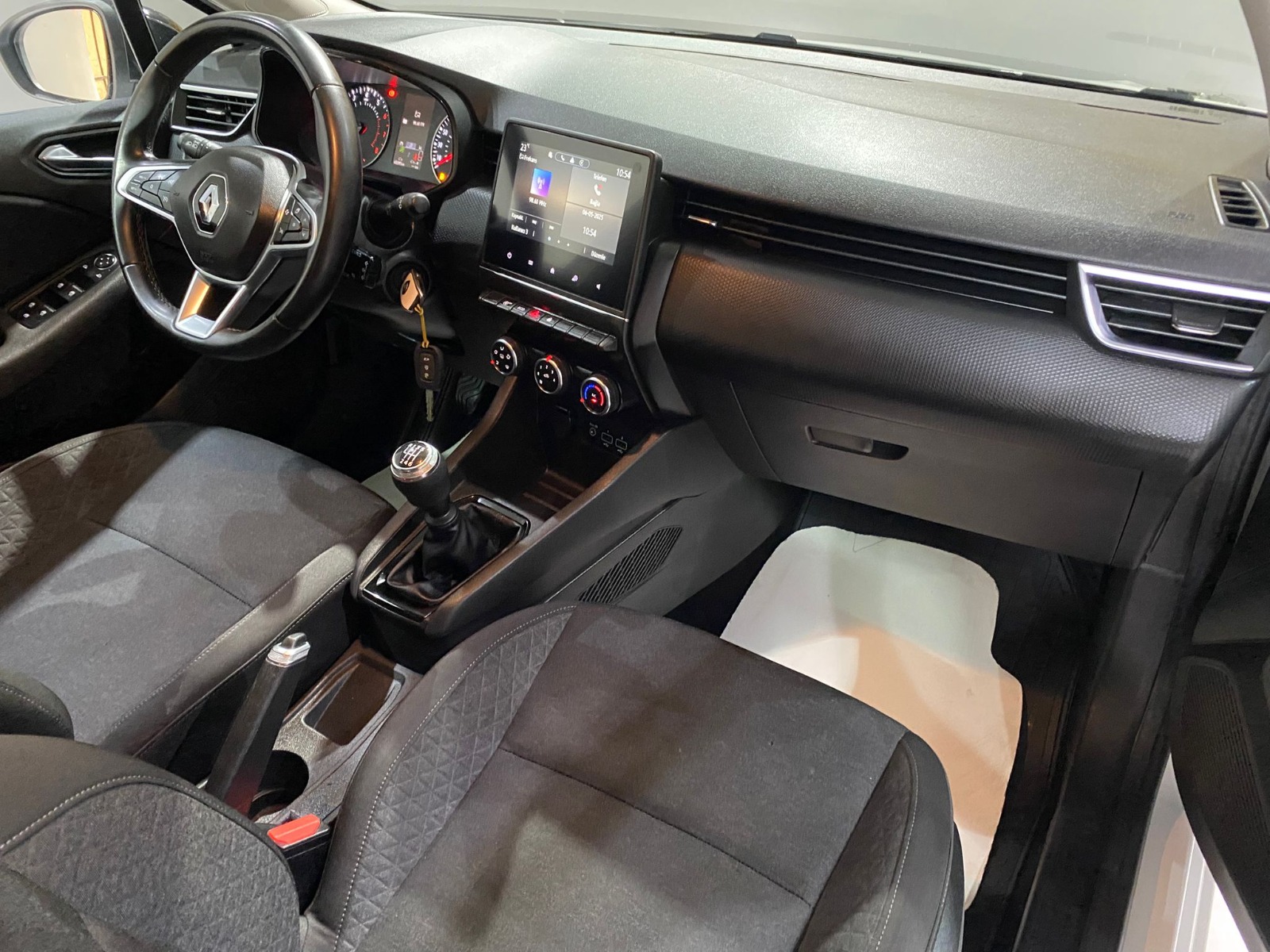 2023 Benzin Manuel Renault Clio Beyaz Gürel Tasarım Aksesuar Otomotiv San. Tic. Ltd. Şti.